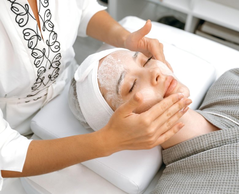 خدمات فیشال تخصصی دکتر اسحاقی رشت